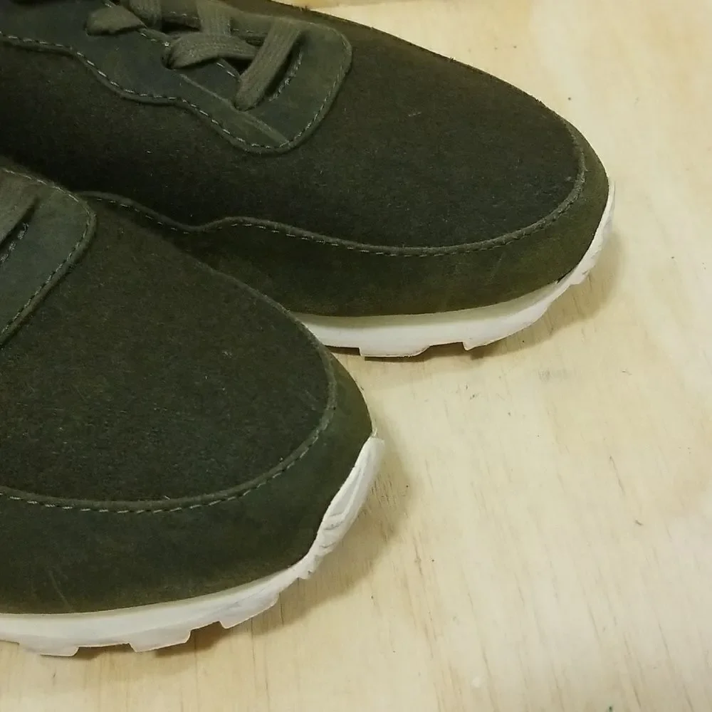 Men's Casual Lace-Up Sneakers in Olive Green
